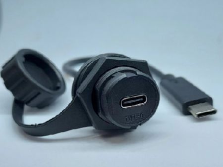 Wodoodporne gniazdo USB typu C z kablowym i wtyczką z bagnetem - Gniazdo USB typu C z kablowym i wtyczką z bagnetem wodoodpornym