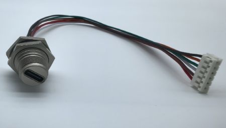 Conector Fêmea USB Tipo-C M12 com Chicote (Vista lateral)