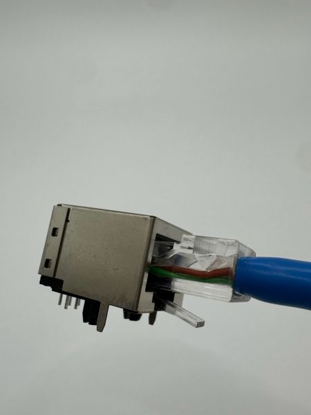 Conector de Jack PCB de Entrada Lateral RJ45 de Alta Eficiência (Vista com cabo)