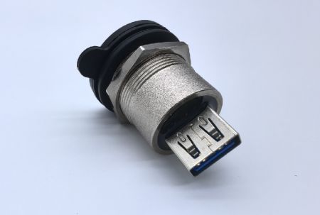 Type de verrouillage arrière en métal étanche connecteur USB 3.0 femelle à femelle M22 (vue arrière)