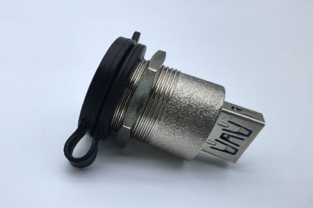 Type de verrouillage arrière en métal étanche connecteur USB 3.0 femelle à femelle M22 (vue latérale)