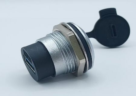 Prise métallique de coupleur USB 3.0 à Type C avec verrouillage par vis arrière (vue latérale)