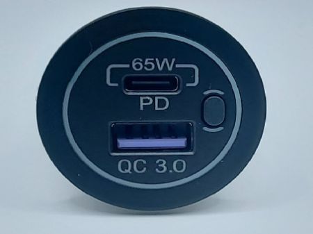 Waterdichte Dual USB 3.0A+Type-C Lader met Deksel-65w - Waterdichte-Dual-USB-3.0A+Type-C-Lader-met-Deksel-65w